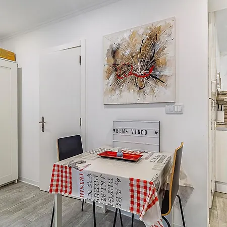 Sweet, Quiet In A Corner Apartment